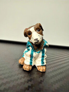 TOPPS Dog Figurine